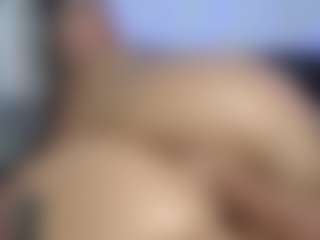 HornyLindzay's Live Sex Cam Show
