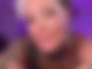 HornyLindzay's Live Sex Cam Show