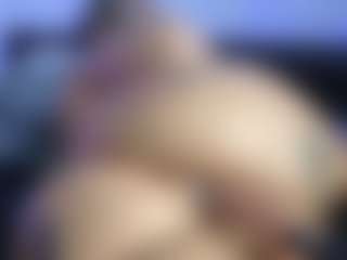 HornyLindzay's Live Sex Cam Show