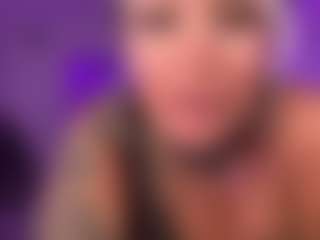 HornyLindzay's Live Sex Cam Show