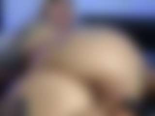 HornyLindzay's Live Sex Cam Show