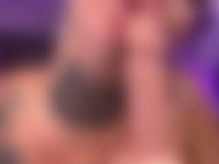 HornyLindzay's Live Sex Cam Show