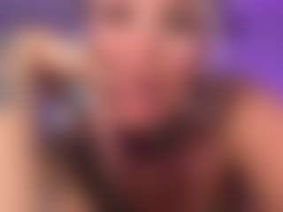HornyLindzay's Live Sex Cam Show