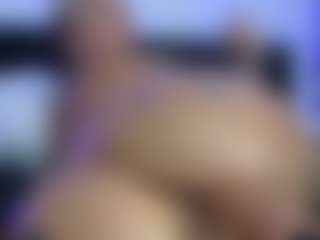 HornyLindzay's Live Sex Cam Show