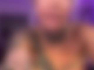 HornyLindzay's Live Sex Cam Show