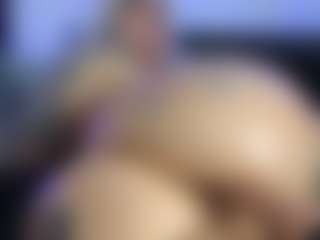 HornyLindzay's Live Sex Cam Show