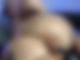 HornyLindzay's Live Sex Cam Show