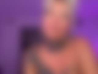 HornyLindzay's Live Sex Cam Show