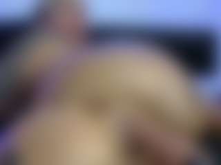 HornyLindzay's Live Sex Cam Show