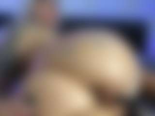 HornyLindzay's Live Sex Cam Show