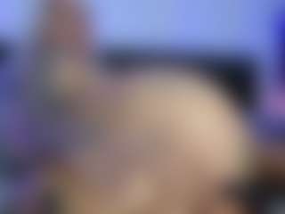 HornyLindzay's Live Sex Cam Show
