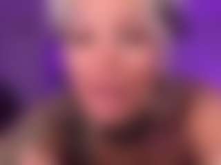 HornyLindzay's Live Sex Cam Show