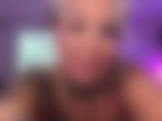 HornyLindzay's Live Sex Cam Show