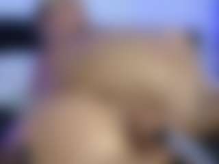HornyLindzay's Live Sex Cam Show
