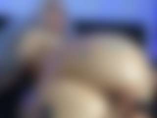HornyLindzay's Live Sex Cam Show