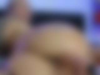 HornyLindzay's Live Sex Cam Show