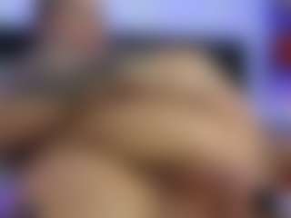 HornyLindzay's Live Sex Cam Show