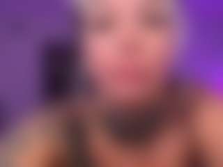HornyLindzay's Live Sex Cam Show