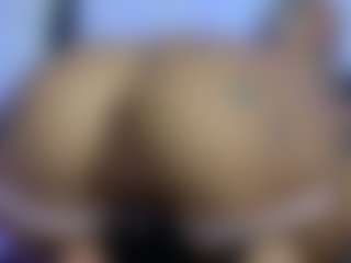 HornyLindzay's Live Sex Cam Show