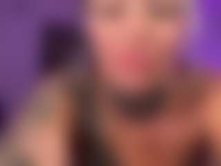 HornyLindzay's Live Sex Cam Show