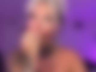 HornyLindzay's Live Sex Cam Show