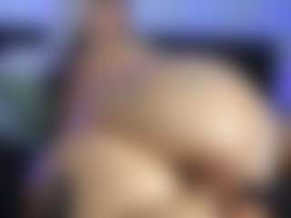 HornyLindzay's Live Sex Cam Show