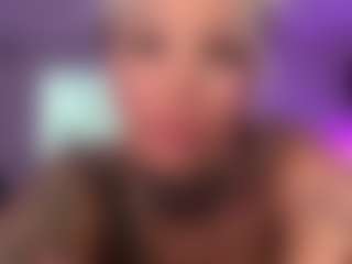 HornyLindzay's Live Sex Cam Show
