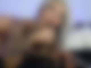 HornyLindzay's Live Sex Cam Show
