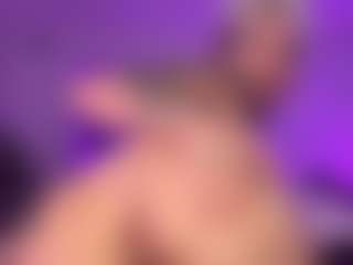 HornyLindzay's Live Sex Cam Show