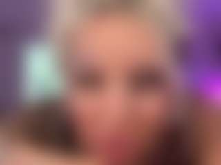 HornyLindzay's Live Sex Cam Show
