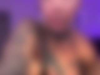 HornyLindzay's Live Sex Cam Show
