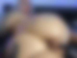 HornyLindzay's Live Sex Cam Show