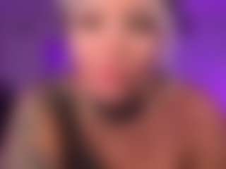 HornyLindzay's Live Sex Cam Show