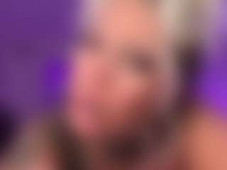 HornyLindzay's Live Sex Cam Show