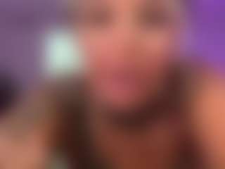 HornyLindzay's Live Sex Cam Show