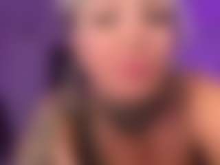 HornyLindzay's Live Sex Cam Show