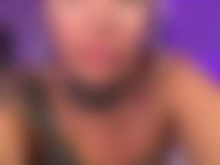 HornyLindzay's Live Sex Cam Show