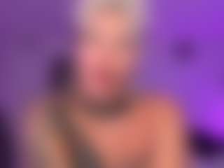 HornyLindzay's Live Sex Cam Show
