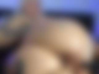 HornyLindzay's Live Sex Cam Show