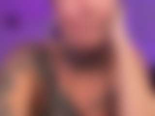 HornyLindzay's Live Sex Cam Show