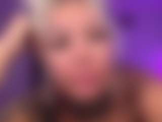HornyLindzay's Live Sex Cam Show
