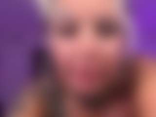 HornyLindzay's Live Sex Cam Show