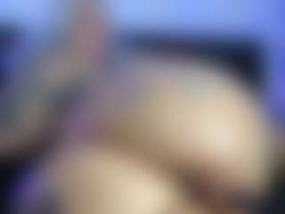 HornyLindzay's Live Sex Cam Show