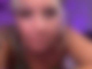 HornyLindzay's Live Sex Cam Show