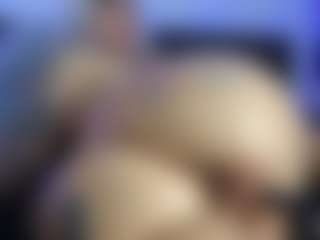 HornyLindzay's Live Sex Cam Show