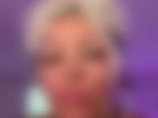 HornyLindzay's Live Sex Cam Show