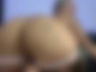 HornyLindzay's Live Sex Cam Show