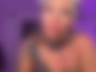 HornyLindzay's Live Sex Cam Show