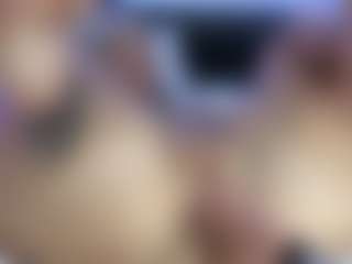 HornyLindzay's Live Sex Cam Show