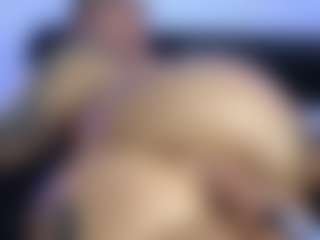 HornyLindzay's Live Sex Cam Show